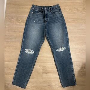 FASHION NOVA JEANS RIPPED SIZE 7